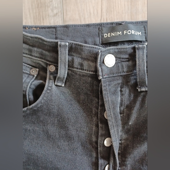 Aritzia Denim Forum Jeans Womens 30 The Yoko High Rise Slim in Black Raw Hem - Picture 4 of 4